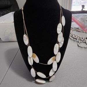 Vintage Chico’s 3 Strands Shell Necklace Gold Tone Great Condition